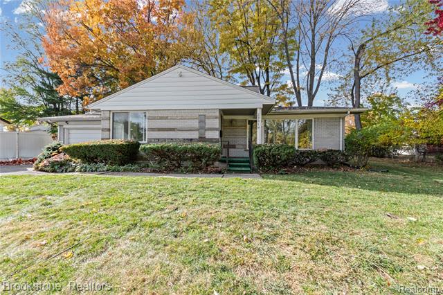 front view for 23519 Meadow Park, Redford, Mi. 48239