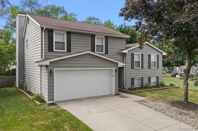 front view for 11169 Chestnut Dr, Plymouth, Mi. 48170