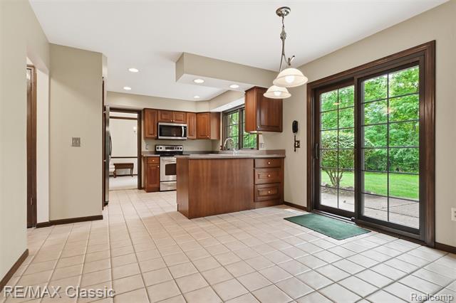 Builiding view twenty for 45451 Woodleigh Way, Plymouth, MI. 48170