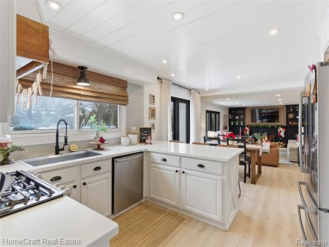 Builiding view fifteen for 11829 Canton Center, Plymouth, MI. 48170