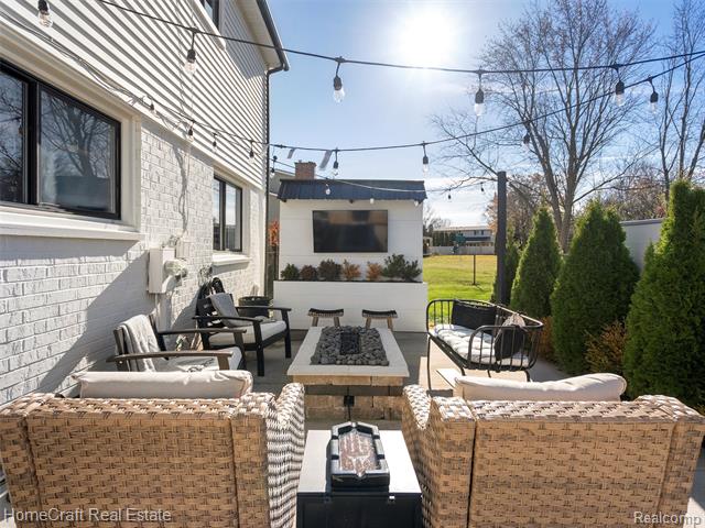 Builiding view forty five for 11829 Canton Center, Plymouth, MI. 48170