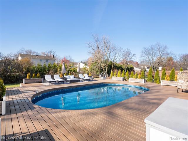 Builiding view forty nine for 11829 Canton Center, Plymouth, MI. 48170