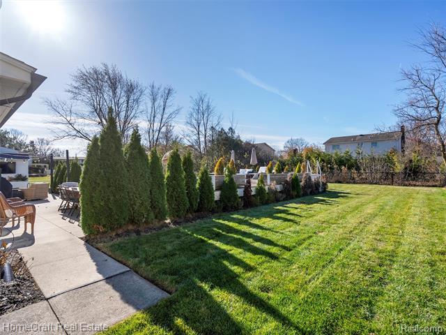 Builiding view forty one for 11829 Canton Center, Plymouth, MI. 48170