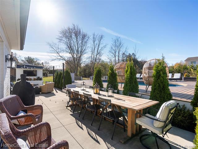 Builiding view forty two for 11829 Canton Center, Plymouth, MI. 48170