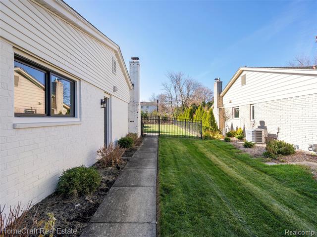 Builiding view forty for 11829 Canton Center, Plymouth, MI. 48170