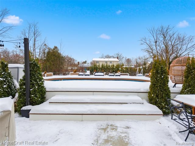 Builiding view seventy one for 11829 Canton Center, Plymouth, MI. 48170