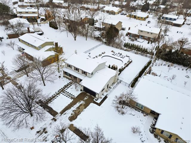 Builiding view seventy six for 11829 Canton Center, Plymouth, MI. 48170