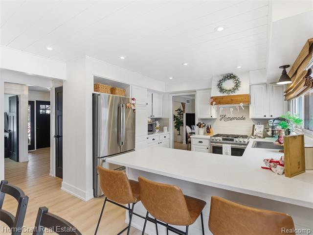 Builiding view sixteen for 11829 Canton Center, Plymouth, MI. 48170