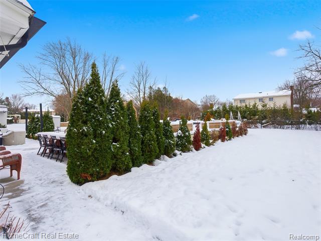 Builiding view sixty six for 11829 Canton Center, Plymouth, MI. 48170