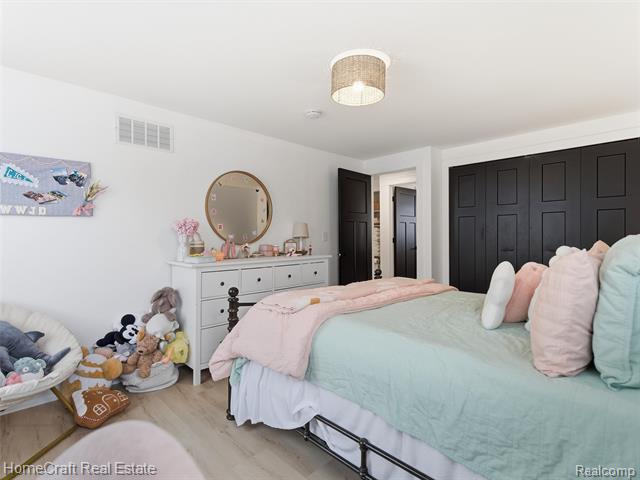 Builiding view thirty four for 11829 Canton Center, Plymouth, MI. 48170