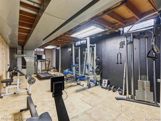 Builiding view thirty nine for 11829 Canton Center, Plymouth, MI. 48170