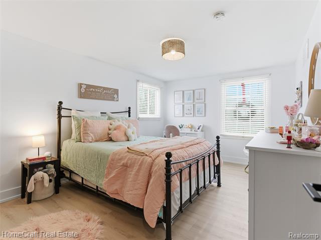 Builiding view thirty three for 11829 Canton Center, Plymouth, MI. 48170