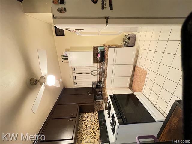 Builiding view six for 9979 Berwyn, Redford, MI. 48239