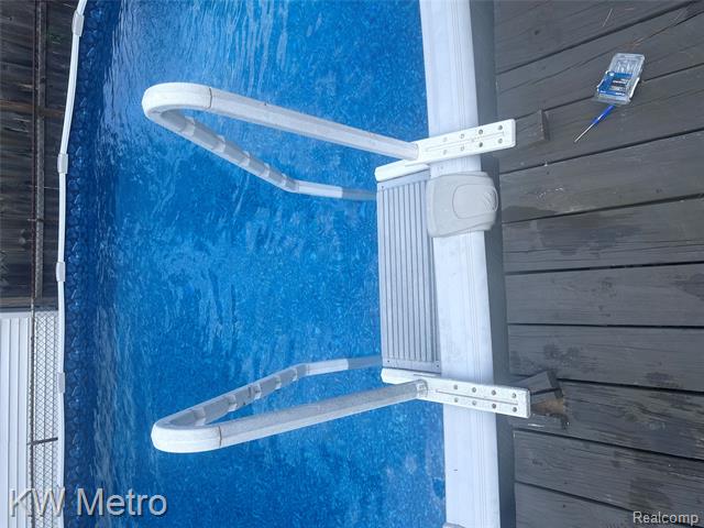 Builiding view thirty three for 9979 Berwyn, Redford, MI. 48239