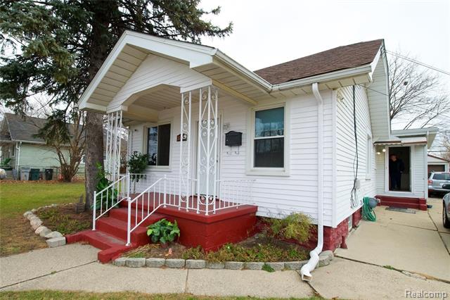 front view for 23128 Carlisle Ave, Hazel Park, Mi. 48030