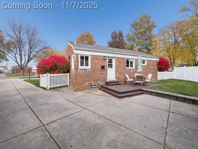 Builiding view forty four for 28035 Clements Circle N, Livonia, MI. 48150