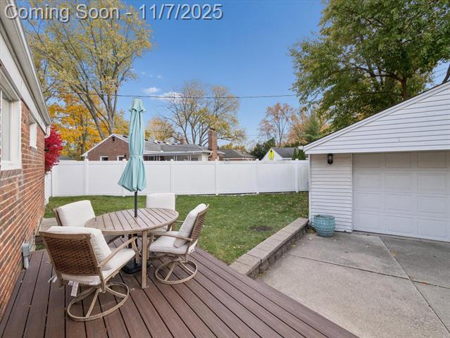 Builiding view forty one for 28035 Clements Circle N, Livonia, MI. 48150