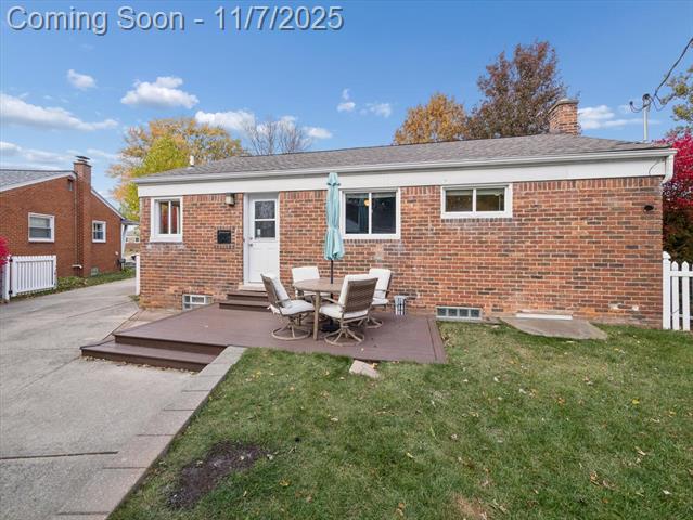 Builiding view forty six for 28035 Clements Circle N, Livonia, MI. 48150