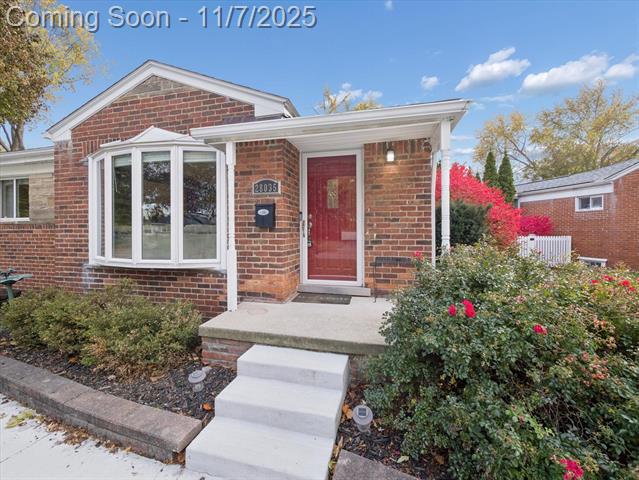 Builiding view four for 28035 Clements Circle N, Livonia, MI. 48150