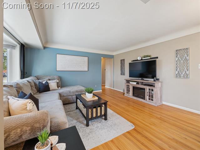 Builiding view six for 28035 Clements Circle N, Livonia, MI. 48150