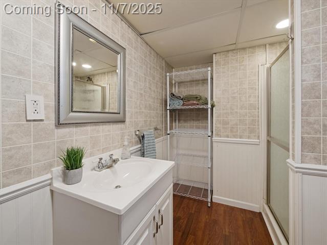 Builiding view thirty three for 28035 Clements Circle N, Livonia, MI. 48150