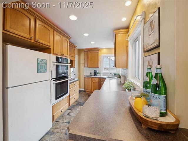 Builiding view twelve for 28035 Clements Circle N, Livonia, MI. 48150