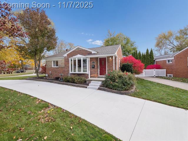 front view for 28035 Clements Circle N, Livonia, Mi. 48150