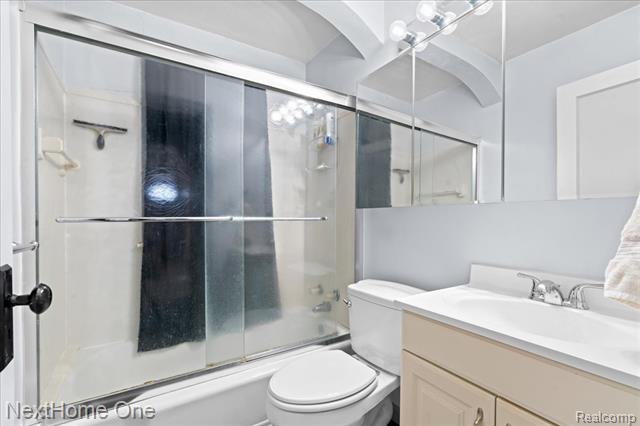 Builiding view nine for 11634 Cardwell, Livonia, MI. 48150