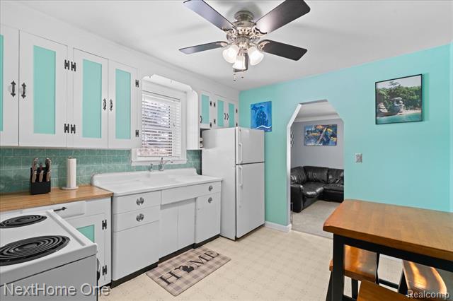 Builiding view seven for 11634 Cardwell, Livonia, MI. 48150