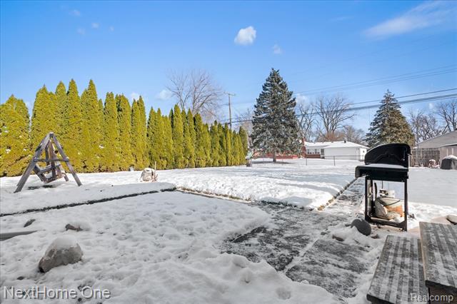 Builiding view twelve for 11634 Cardwell, Livonia, MI. 48150