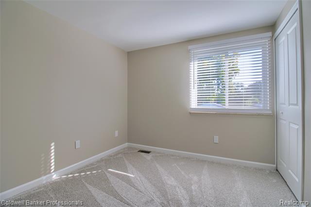 Builiding view eighteen for 11765 Cavell, Livonia, MI. 48150