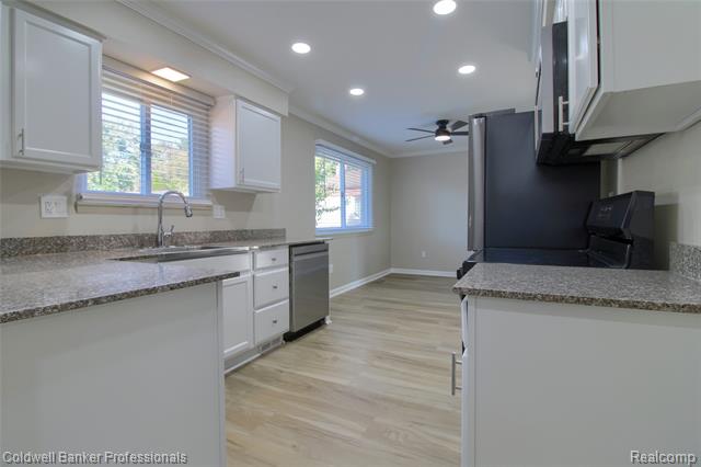 Builiding view eleven for 11765 Cavell, Livonia, MI. 48150