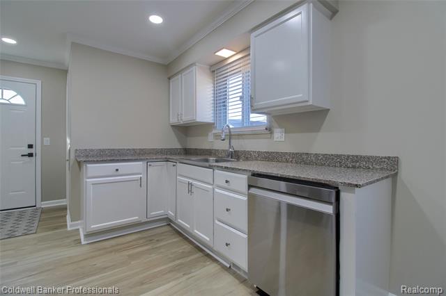 Builiding view nine for 11765 Cavell, Livonia, MI. 48150