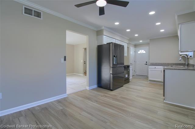 Builiding view seven for 11765 Cavell, Livonia, MI. 48150