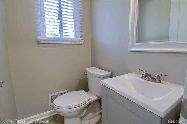 Builiding view thirteen for 11765 Cavell, Livonia, MI. 48150