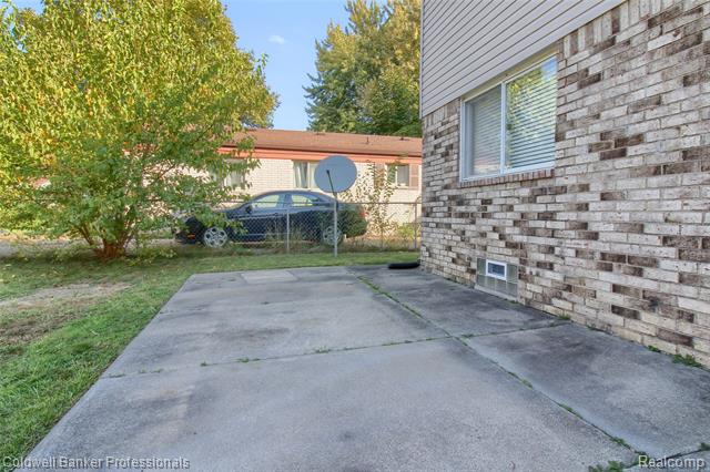 Builiding view twenty eight for 11765 Cavell, Livonia, MI. 48150