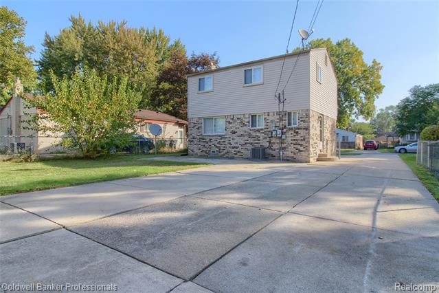 Builiding view twenty seven for 11765 Cavell, Livonia, MI. 48150