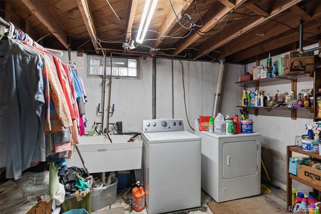 Builiding view eighteen for 11920 Cavell, Livonia, MI. 48150