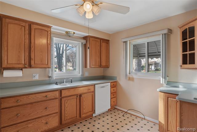 Builiding view eleven for 11920 Cavell, Livonia, MI. 48150