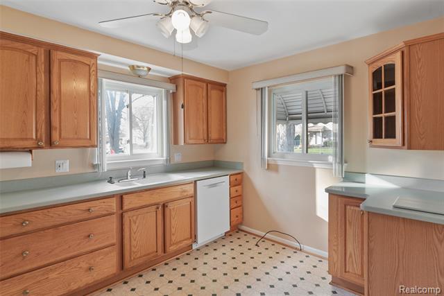 Builiding view five for 11920 Cavell, Livonia, MI. 48150