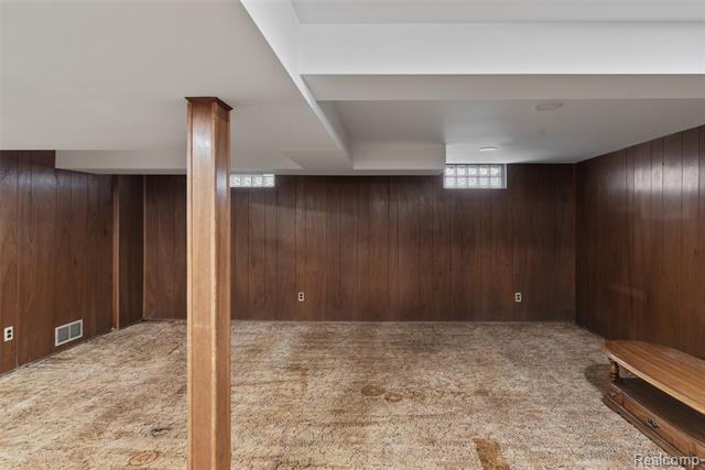 Builiding view seventeen for 11920 Cavell, Livonia, MI. 48150