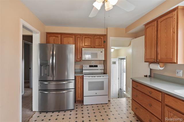 Builiding view six for 11920 Cavell, Livonia, MI. 48150