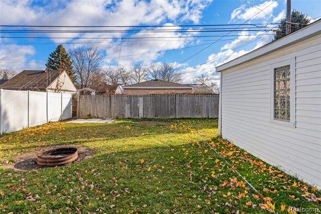 Builiding view twenty eight for 11920 Cavell, Livonia, MI. 48150