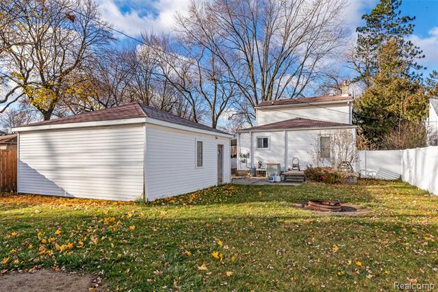 Builiding view twenty nine for 11920 Cavell, Livonia, MI. 48150