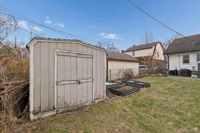 Builiding view forty for 265 E Lewiston, Ferndale, MI. 48220