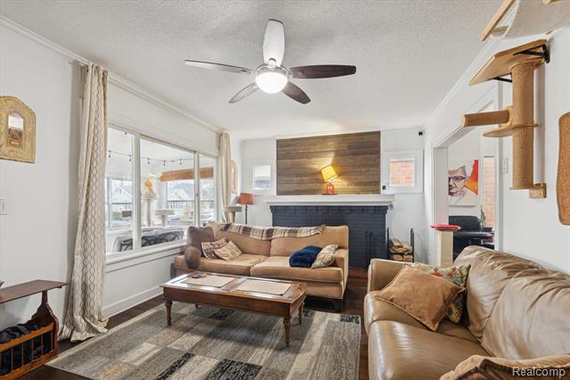 Builiding view nine for 265 E Lewiston, Ferndale, MI. 48220