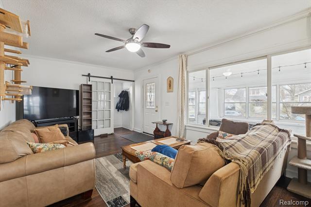 Builiding view ten for 265 E Lewiston, Ferndale, MI. 48220