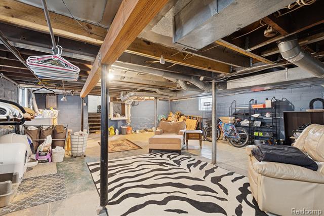 Builiding view thirty five for 265 E Lewiston, Ferndale, MI. 48220