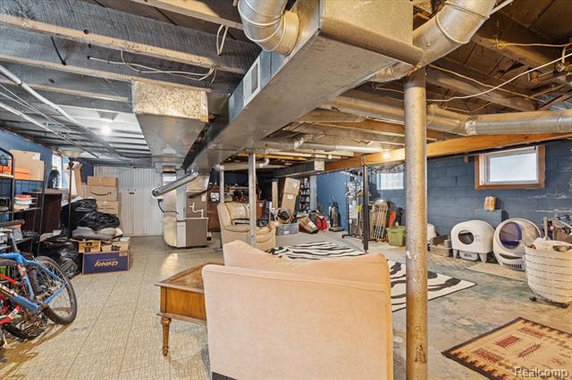 Builiding view thirty four for 265 E Lewiston, Ferndale, MI. 48220