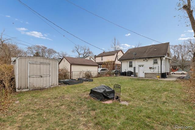 Builiding view thirty nine for 265 E Lewiston, Ferndale, MI. 48220